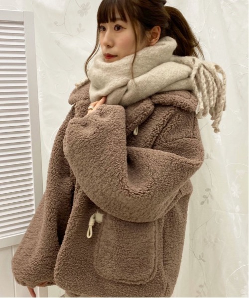 apres jour（アプレジュール）の「ふわふわフリンジマフラー【ZOZOTOWN限定アイテム】（マフラー・レディース・アイボリー/モカ/ライトベージュ/グレイッシュベージュ・ﾌﾘ-）」の4枚目の写真