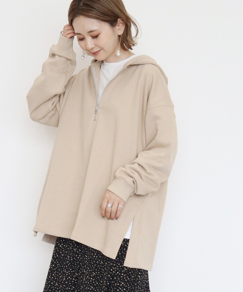 AMERICAN HOLIC（アメリカンホリック）の「ハーフZIP裏毛サイドスリットチュニック ＊（スウェット・レディース・オフホワイト/ライトグレー/チャコールグレー/ライトベージュ・FREE）」の4枚目の写真