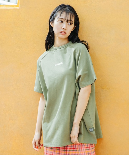 MILKFED.（ミルクフェド）の「RAGLAN BIG TUNIC（チュニック・レディース・ブラック/ベージュ/ライトグリーン/レッド/ネイビー・ONE SIZE）」の17枚目の写真