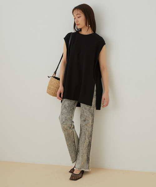 ADAM ET ROPE'(アダムエロペ)の「オーバーサイズノースリーブTEE(Tシャツ/カットソー・レディース・スミクロ/イエロー系その他/ブラック/オフホワイト・FREE)」の15枚目の写真