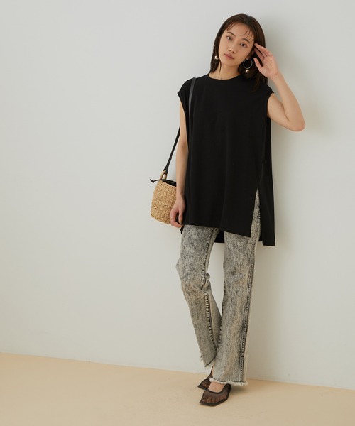 ADAM ET ROPE'(アダムエロペ)の「オーバーサイズノースリーブTEE(Tシャツ/カットソー・レディース・スミクロ/イエロー系その他/ブラック/オフホワイト・FREE)」の22枚目の写真