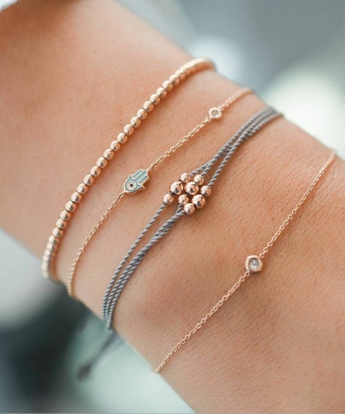 Fun & Daily(ファンアンドデイリー)の「F&D : 4セット・ナローデザインブレスレット(ブレスレット・レディース・ゴールド・FREE)」の1枚目の写真