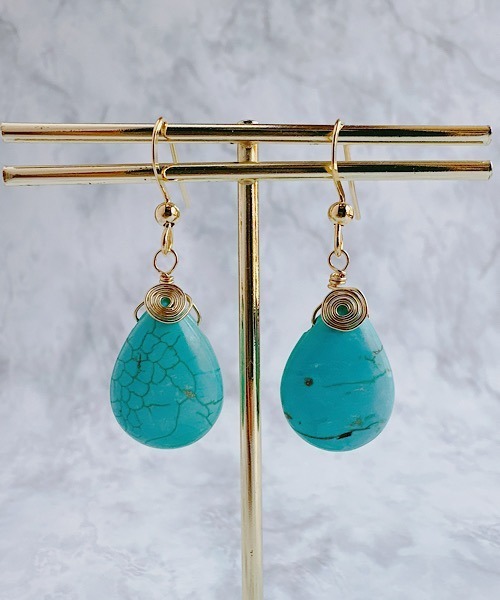 tone（トーン）の「【SPICY COLORS】Uzumakiピアス【サージカルステンレス】（ピアス（両耳用）・レディース・ターコイズブルー/グリーン/レッド/ホワイト/イエロー/ライトブルー/その他/ピンク/ワインレッド/パープル/グレー/ブラック/ライトピンク・FREE）」の6枚目の写真