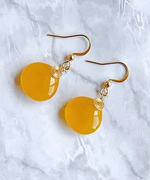 tone（トーン）の「【SPICY COLORS】Uzumakiピアス【サージカルステンレス】（ピアス（両耳用）・レディース・ターコイズブルー/グリーン/レッド/ホワイト/イエロー/ライトブルー/その他/ピンク/ワインレッド/パープル/グレー/ブラック/ライトピンク・FREE）」の8枚目の写真