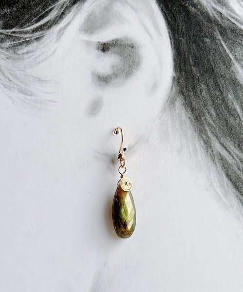 tone（トーン）の「【SPICY COLORS】Uzumakiピアス【サージカルステンレス】（ピアス（両耳用）・レディース・ターコイズブルー/グリーン/レッド/ホワイト/イエロー/ライトブルー/その他/ピンク/ワインレッド/パープル/グレー/ブラック/ライトピンク・FREE）」の15枚目の写真