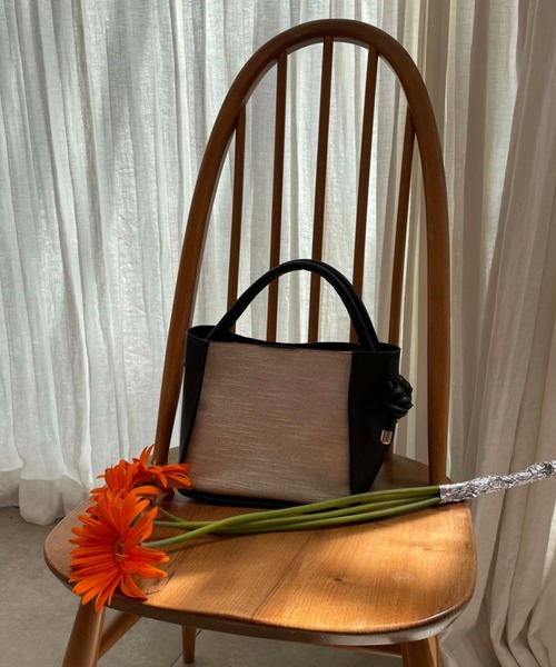 Doux archives（ドゥアルシーヴ）の「【web限定】キャンバス×ＰＵ切替ハンドＢＡＧ（ハンドバッグ・レディース・アイボリー/ブラック/キャメル・FREE）」の3枚目の写真