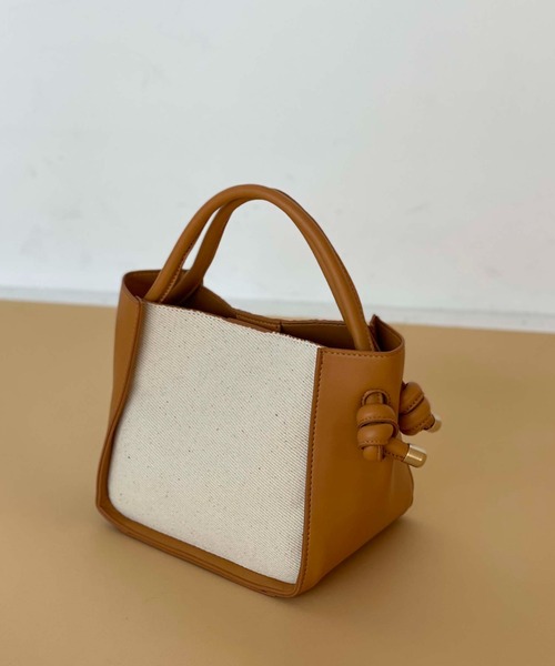 Doux archives（ドゥアルシーヴ）の「【web限定】キャンバス×ＰＵ切替ハンドＢＡＧ（ハンドバッグ・レディース・アイボリー/ブラック/キャメル・FREE）」の5枚目の写真