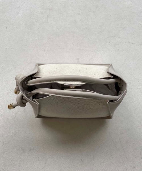 Doux archives（ドゥアルシーヴ）の「【web限定】キャンバス×ＰＵ切替ハンドＢＡＧ（ハンドバッグ・レディース・アイボリー/ブラック/キャメル・FREE）」の7枚目の写真
