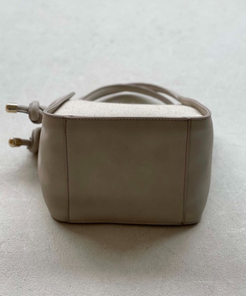 Doux archives（ドゥアルシーヴ）の「【web限定】キャンバス×ＰＵ切替ハンドＢＡＧ（ハンドバッグ・レディース・アイボリー/ブラック/キャメル・FREE）」の6枚目の写真