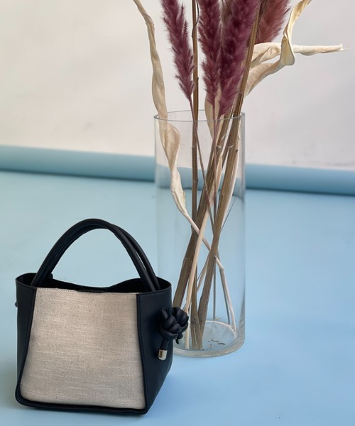 Doux archives（ドゥアルシーヴ）の「【web限定】キャンバス×ＰＵ切替ハンドＢＡＧ（ハンドバッグ・レディース・アイボリー/ブラック/キャメル・FREE）」の11枚目の写真