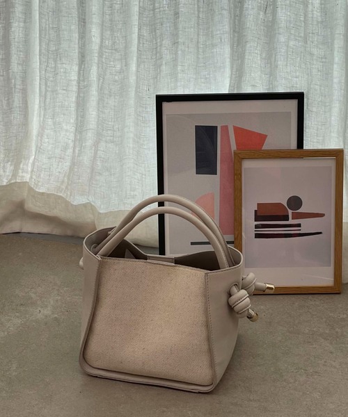 Doux archives（ドゥアルシーヴ）の「【web限定】キャンバス×ＰＵ切替ハンドＢＡＧ（ハンドバッグ・レディース・アイボリー/ブラック/キャメル・FREE）」の16枚目の写真