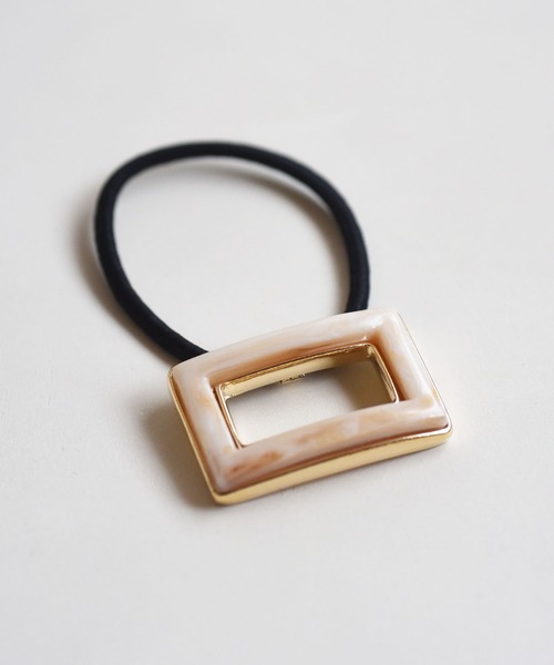 ma chere Cosette?（マシェールコゼット）の「スクエア穴あきアクリルヘアゴム（ヘアゴム・レディース・オレンジ/ライトブルー/アイボリー/グリーン系その他・FREE）」の2枚目の写真