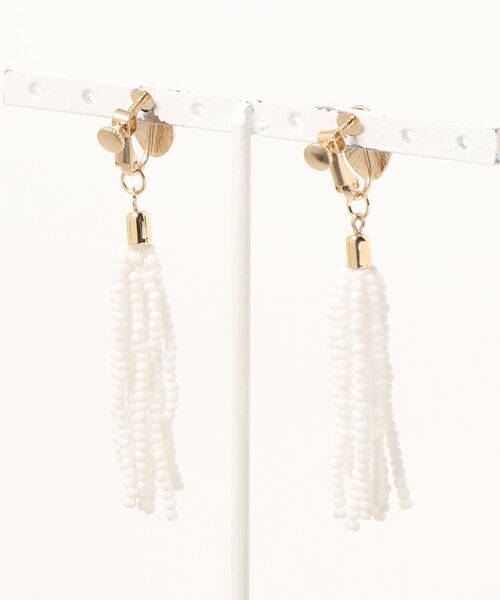 ROPE' PICNIC（ロペピクニック）の「マットビーズタッセルイヤリング（イヤリング・レディース・オレンジ系その他/オフホワイト/ダークパープル・FREE）」の4枚目の写真