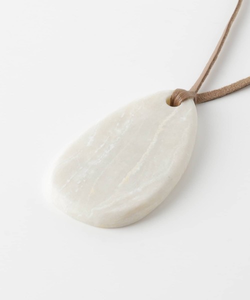 URBAN RESEARCH(アーバンリサーチ)の「ドロップネックレス(ネックレス・レディース・グレー/アイボリー・-)」の4枚目の写真