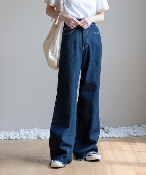 UNE MANSION（ユヌマンション）の「ハイウエストツーボタンラッパパンツ（デニムパンツ・レディース・ライトブルー/ブルー・SMALL/MEDIUM/LARGE）」の20枚目の写真