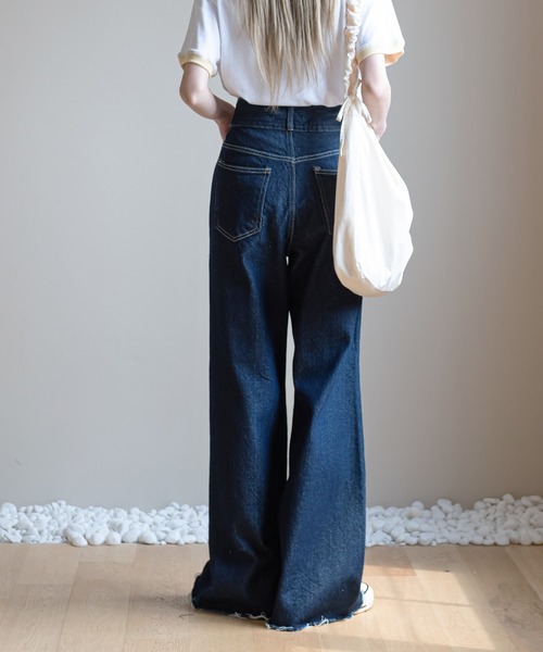 UNE MANSION（ユヌマンション）の「ハイウエストツーボタンラッパパンツ（デニムパンツ・レディース・ライトブルー/ブルー・SMALL/MEDIUM/LARGE）」の16枚目の写真