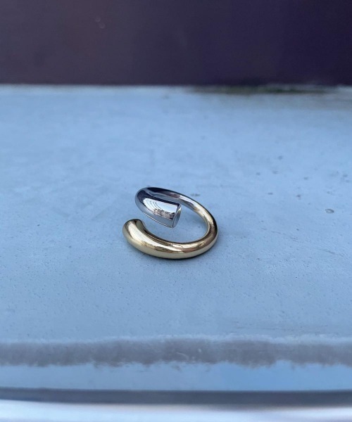 FIG&VIPER（フィグアンドバイパー）の「配色ねじりリング（リング・レディース・ゴールド・FREE）」の4枚目の写真