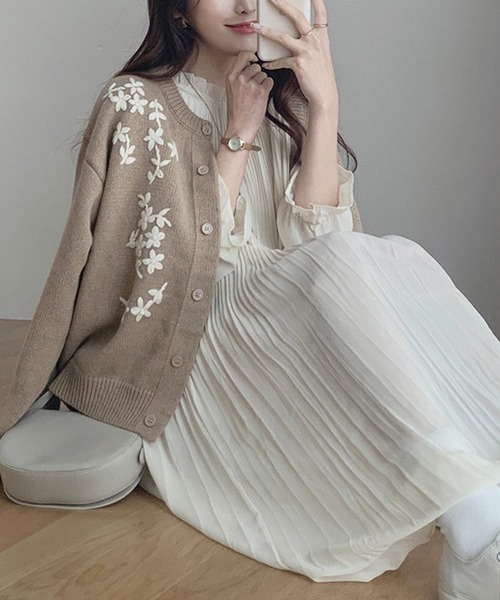 Lea sienna(リーシェンナ)の「シフォンプリーツミディ丈ワンピース(ワンピース・レディース・ブラック/オフホワイト・M/S/L/XL)」の13枚目の写真