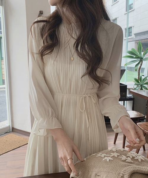 Lea sienna(リーシェンナ)の「シフォンプリーツミディ丈ワンピース(ワンピース・レディース・ブラック/オフホワイト・M/S/L/XL)」の7枚目の写真
