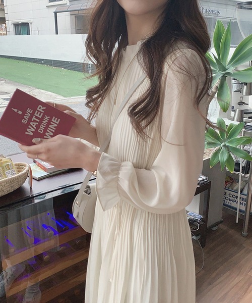 Lea sienna(リーシェンナ)の「シフォンプリーツミディ丈ワンピース(ワンピース・レディース・ブラック/オフホワイト・M/S/L/XL)」の11枚目の写真