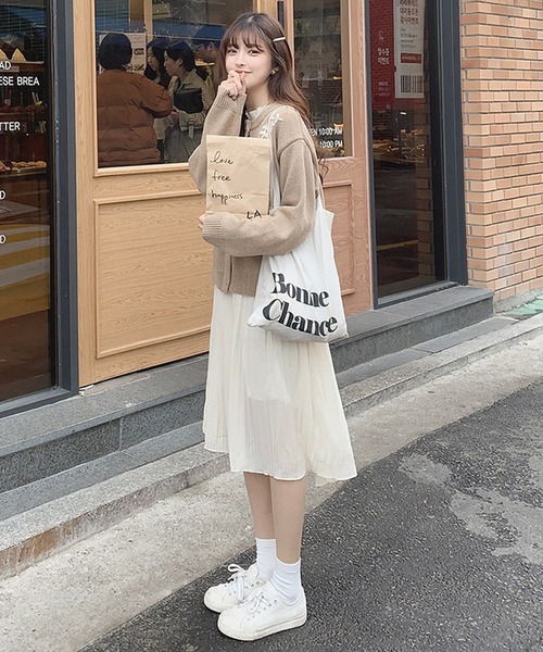 Lea sienna(リーシェンナ)の「シフォンプリーツミディ丈ワンピース(ワンピース・レディース・ブラック/オフホワイト・M/S/L/XL)」の9枚目の写真