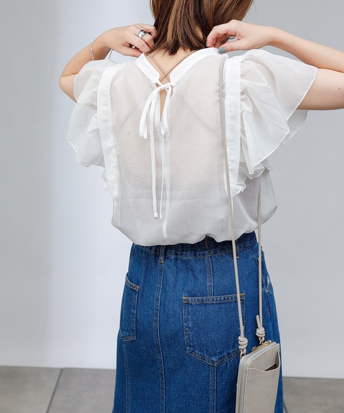 COLONY 2139(コロニートゥーワンスリーナイン)の「【WEB・一部店舗限定】肩フリルシアーブラウス(シャツ/ブラウス・レディース・グレイッシュベージュ/オフホワイト/ブラック/ライトベージュ・FREE)」の2枚目の写真