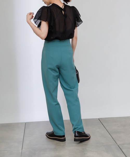 COLONY 2139(コロニートゥーワンスリーナイン)の「【WEB・一部店舗限定】肩フリルシアーブラウス(シャツ/ブラウス・レディース・グレイッシュベージュ/オフホワイト/ブラック/ライトベージュ・FREE)」の18枚目の写真