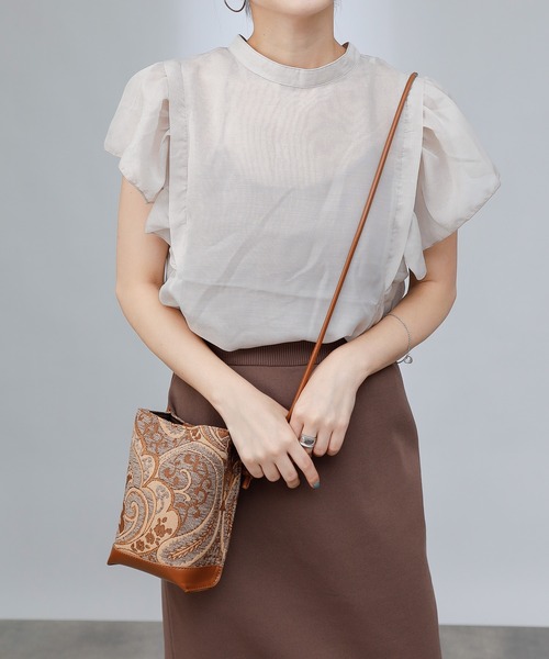 COLONY 2139(コロニートゥーワンスリーナイン)の「【WEB・一部店舗限定】肩フリルシアーブラウス(シャツ/ブラウス・レディース・グレイッシュベージュ/オフホワイト/ブラック/ライトベージュ・FREE)」の14枚目の写真