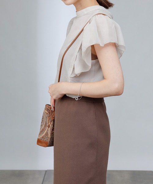 COLONY 2139(コロニートゥーワンスリーナイン)の「【WEB・一部店舗限定】肩フリルシアーブラウス(シャツ/ブラウス・レディース・グレイッシュベージュ/オフホワイト/ブラック/ライトベージュ・FREE)」の12枚目の写真