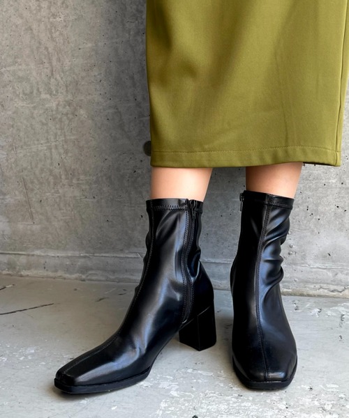 moment+（モーメントプラス）の「【2021A/W New Arrival】スクエアトゥストレッチフェイクレザーショートブーツ（ブーツ・レディース・ブラック/アイボリー/グレイッシュベージュ・LL/S/M/L/XS）」の9枚目の写真