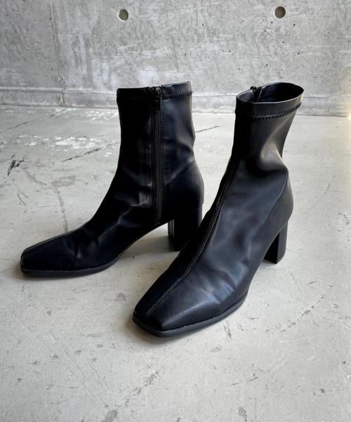 moment+（モーメントプラス）の「【2021A/W New Arrival】スクエアトゥストレッチフェイクレザーショートブーツ（ブーツ・レディース・ブラック/アイボリー/グレイッシュベージュ・LL/S/M/L/XS）」の16枚目の写真