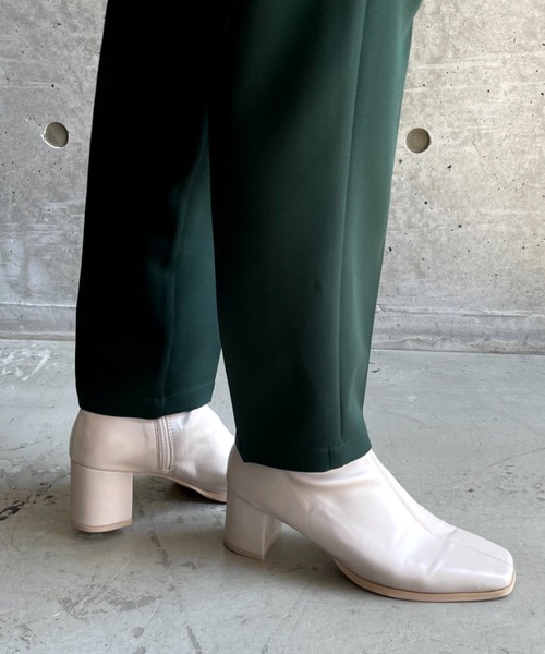 moment+（モーメントプラス）の「【2021A/W New Arrival】スクエアトゥストレッチフェイクレザーショートブーツ（ブーツ・レディース・ブラック/アイボリー/グレイッシュベージュ・LL/S/M/L/XS）」の12枚目の写真