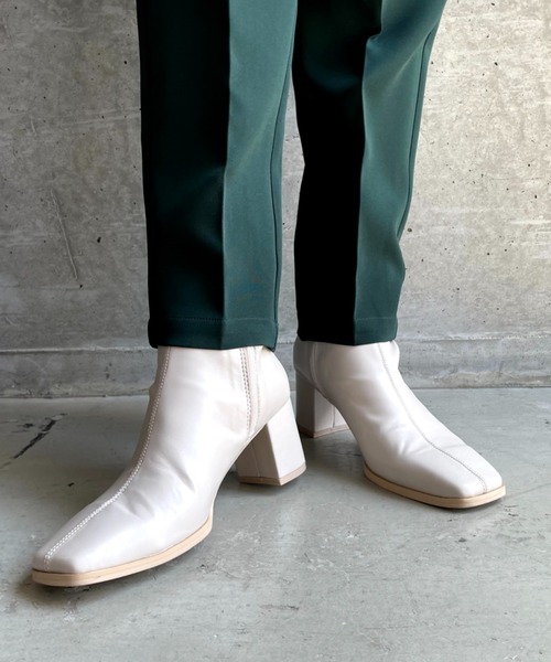moment+（モーメントプラス）の「【2021A/W New Arrival】スクエアトゥストレッチフェイクレザーショートブーツ（ブーツ・レディース・ブラック/アイボリー/グレイッシュベージュ・LL/S/M/L/XS）」の13枚目の写真