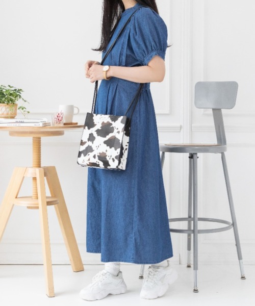 Mysa&Liina(ミーサリーナ)の「ウエストタックデニムワンピ(ワンピース・レディース・ブラック/インディゴブルー/ブルー・M)」の3枚目の写真