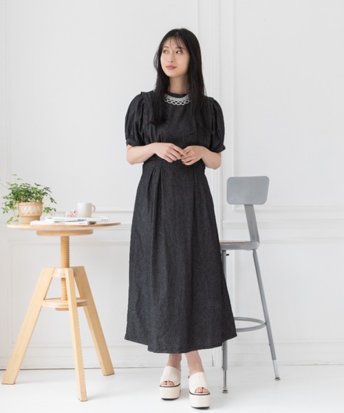 Mysa&Liina(ミーサリーナ)の「ウエストタックデニムワンピ(ワンピース・レディース・ブラック/インディゴブルー/ブルー・M)」の4枚目の写真