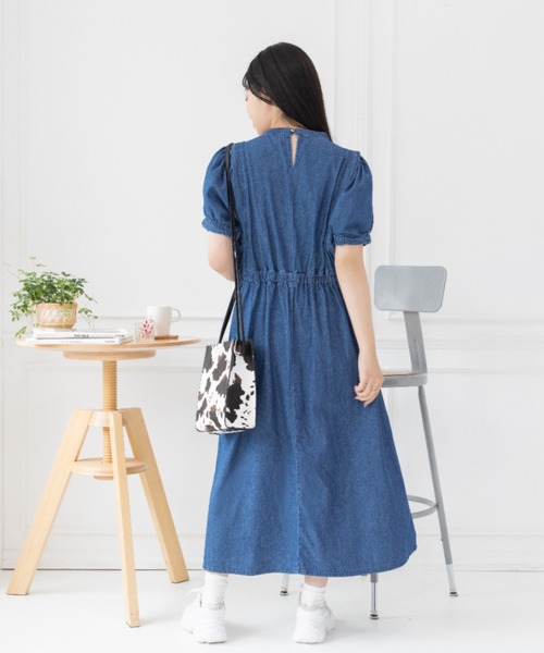 Mysa&Liina(ミーサリーナ)の「ウエストタックデニムワンピ(ワンピース・レディース・ブラック/インディゴブルー/ブルー・M)」の5枚目の写真