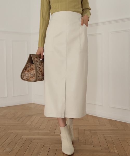 Andemiu（アンデミュウ）の「フェイクレザーステッチタイトスカート217995（スカート・レディース・オフホワイト/ブラック/ベージュ/ブラウン・SMALL/MEDIUM）」の2枚目の写真