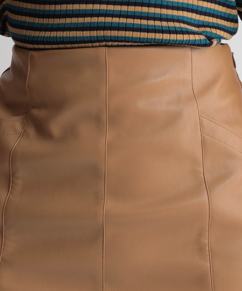 Andemiu（アンデミュウ）の「フェイクレザーステッチタイトスカート217995（スカート・レディース・オフホワイト/ブラック/ベージュ/ブラウン・SMALL/MEDIUM）」の10枚目の写真