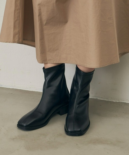 Auntie Rosa Holiday（アンティローザホリデー）の「フラットスクエアブーツ（ブーツ・レディース・ブラック/ブラウン・SMALL/MEDIUM/LARGE）」の5枚目の写真