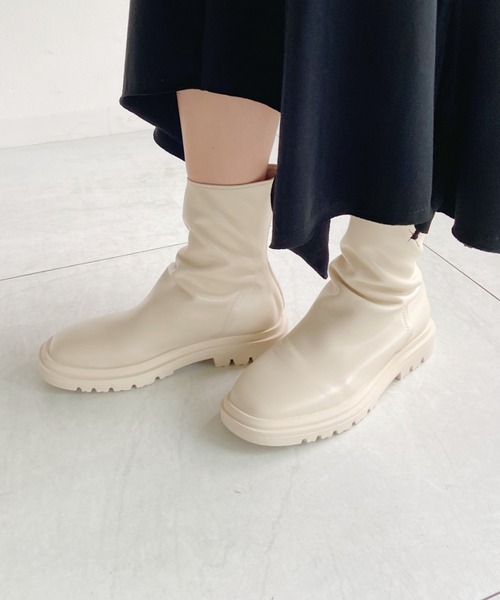 CLEA（クレア）の「ストレッチショートブーツ（ブーツ・レディース・ブラック/アイボリー・M/L）」の2枚目の写真