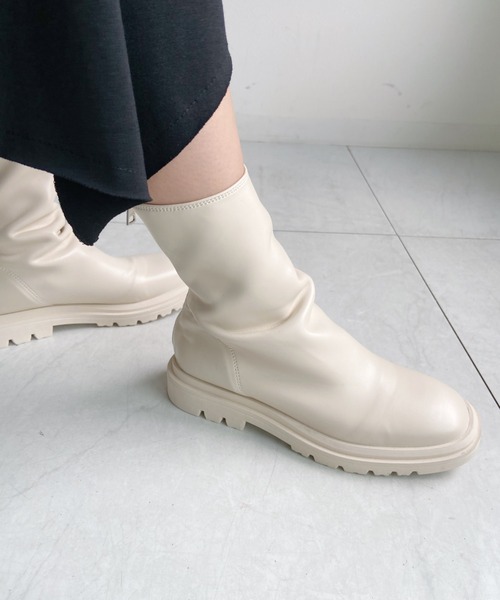 CLEA（クレア）の「ストレッチショートブーツ（ブーツ・レディース・ブラック/アイボリー・M/L）」の11枚目の写真