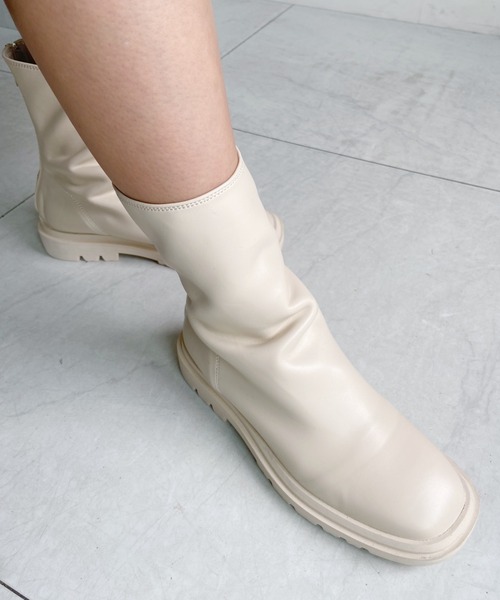 CLEA（クレア）の「ストレッチショートブーツ（ブーツ・レディース・ブラック/アイボリー・M/L）」の7枚目の写真