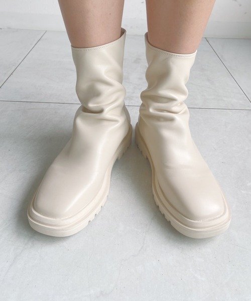 CLEA（クレア）の「ストレッチショートブーツ（ブーツ・レディース・ブラック/アイボリー・M/L）」の18枚目の写真