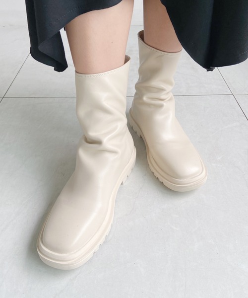 CLEA（クレア）の「ストレッチショートブーツ（ブーツ・レディース・ブラック/アイボリー・M/L）」の13枚目の写真