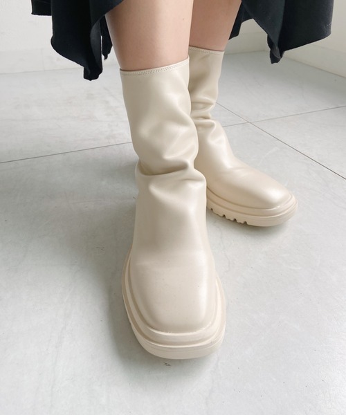 CLEA（クレア）の「ストレッチショートブーツ（ブーツ・レディース・ブラック/アイボリー・M/L）」の9枚目の写真