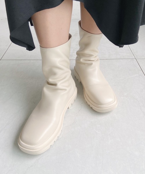 CLEA（クレア）の「ストレッチショートブーツ（ブーツ・レディース・ブラック/アイボリー・M/L）」の5枚目の写真