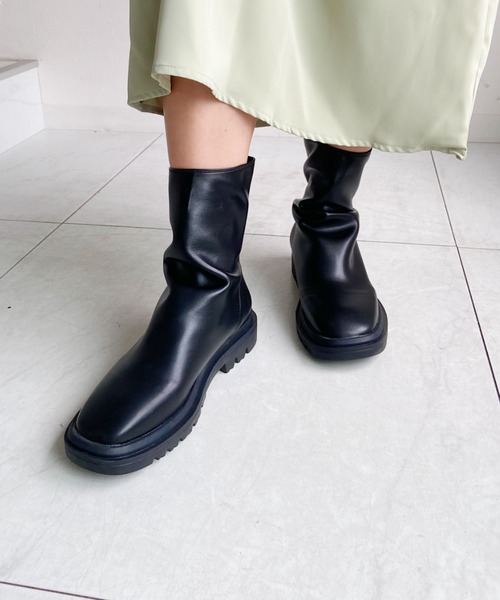 CLEA（クレア）の「ストレッチショートブーツ（ブーツ・レディース・ブラック/アイボリー・M/L）」の14枚目の写真