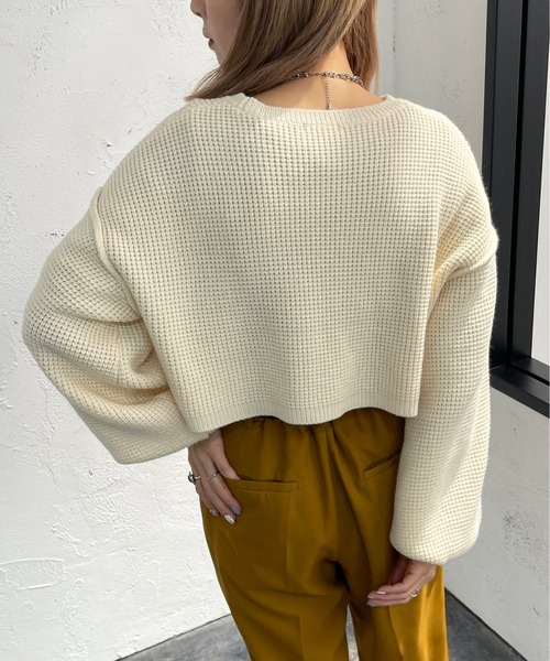 apres jour mignon(アプレジュールミニョン)の「切り替えデザインショートニット【ZOZOTOWN限定アイテム】(ニット/セーター・レディース・アイボリー/ダークブルー/ブラック/マスタード・X-LARGE/フリー)」の9枚目の写真