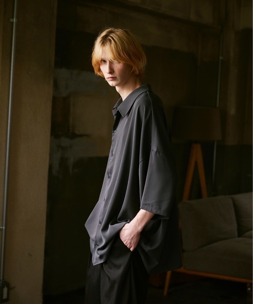 ln fortis（ロンフォルティス）の「ln fortis - モンスターサイズオープンカラーシャツ（シャツ/ブラウス・メンズ・チャコールグレー/ブラック・FREE）」の4枚目の写真