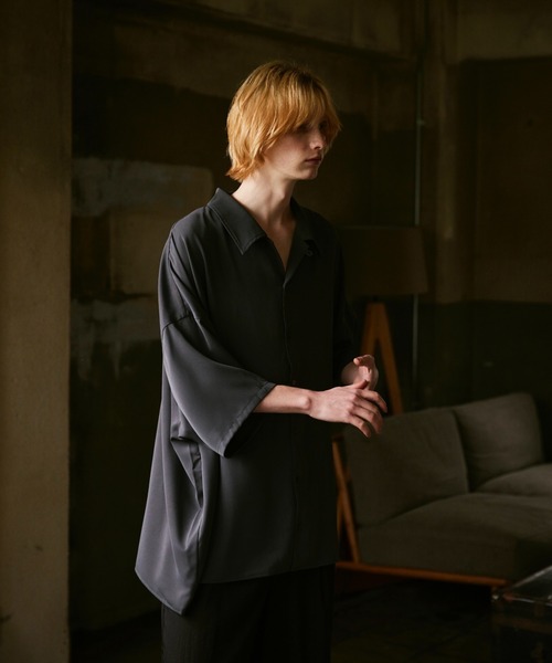 ln fortis（ロンフォルティス）の「ln fortis - モンスターサイズオープンカラーシャツ（シャツ/ブラウス・メンズ・チャコールグレー/ブラック・FREE）」の5枚目の写真